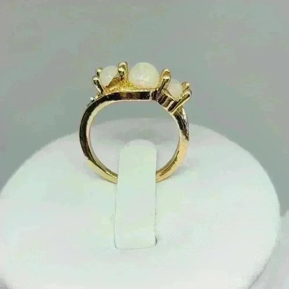 NWOT Exquisite Yellow Goldfilled Faux Opal and Diamond Ring. - Picture 2 of 6